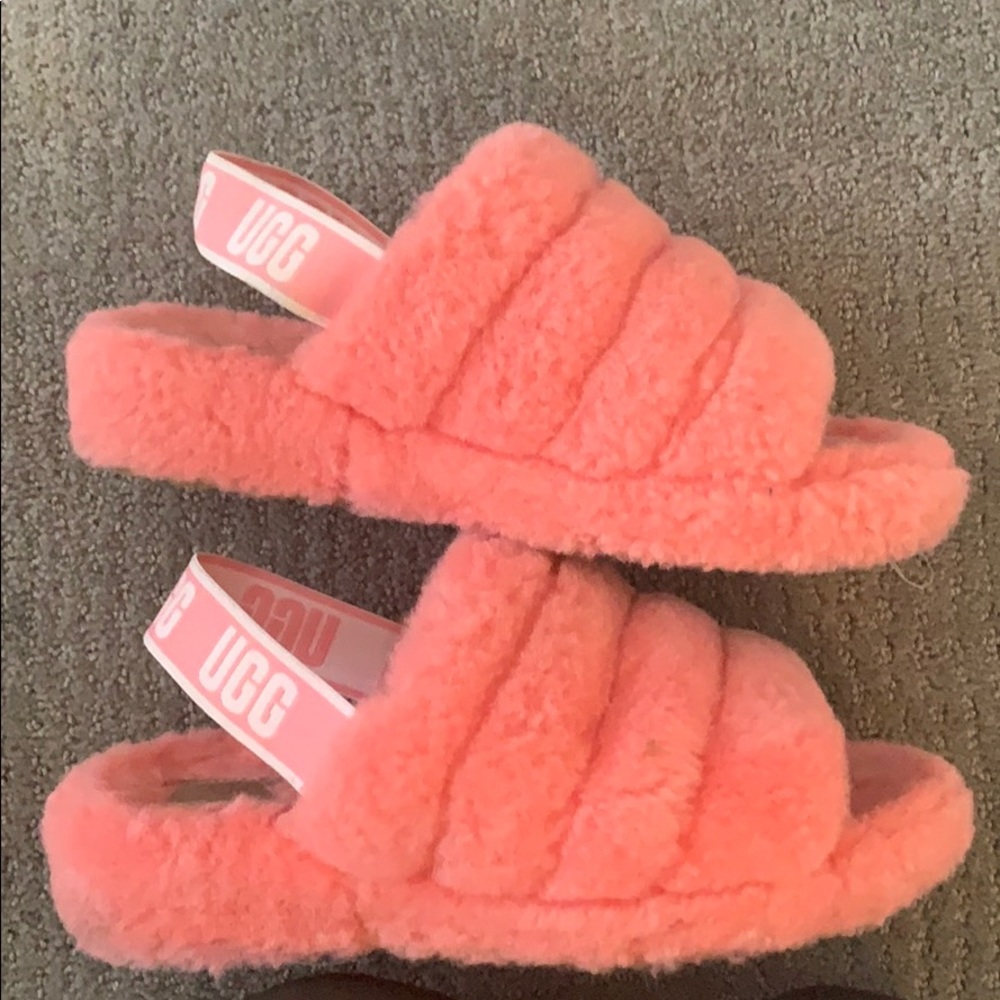 PINK UGG SLIPPERS